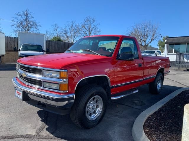 1998 Chevrolet Silverado 1500 Fleetside in Victory Red (Met) — front three-quarter view